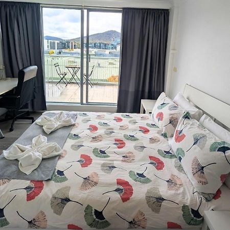 Dana-Cozy Private Room In Shared Central Apt-Rm 2 キャンベラ エクステリア 写真